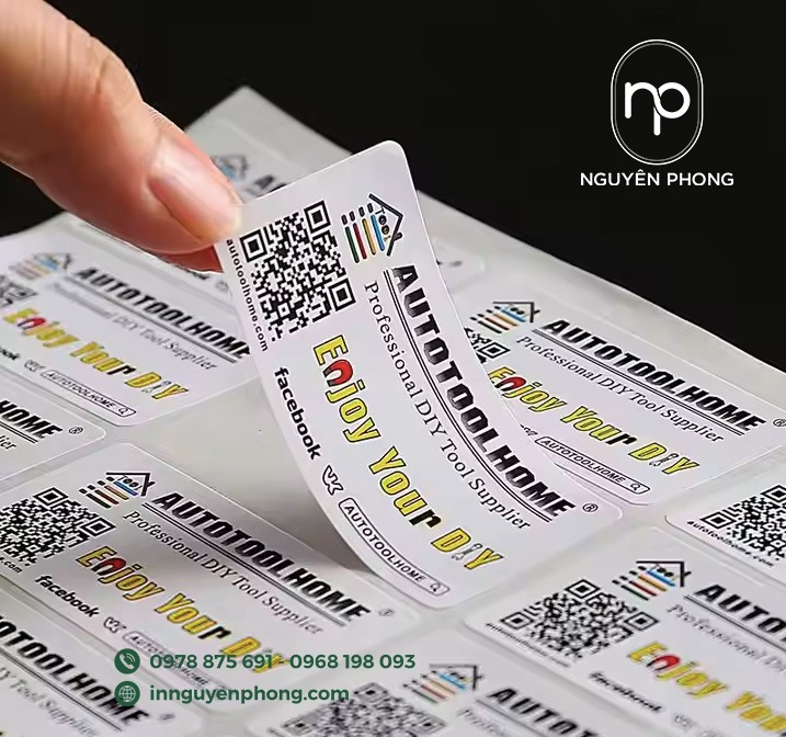 Bế demi trên mẫu tem nhãn dán công ty